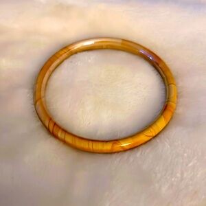 LIKE NEW!! 🪵 GORGEOUS SHINY BROWN WOOD-LIKE LOOK BANGLE BRACELET